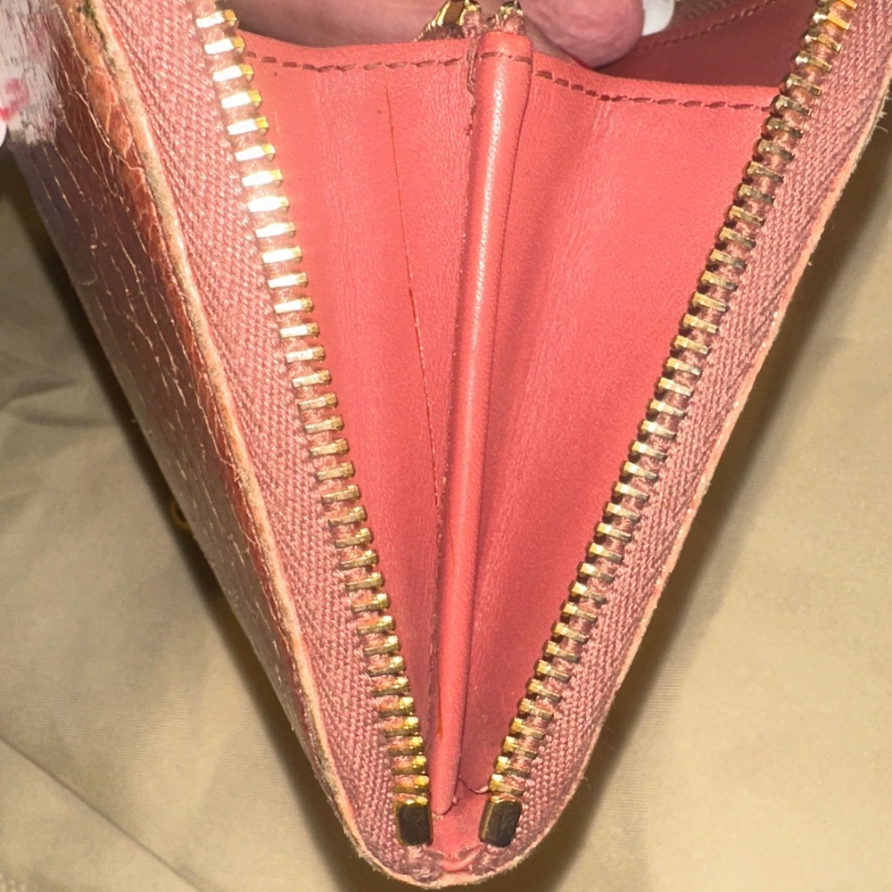 Miu Miu Coral Croc-Embossed Wallet - Picture 11 of 12